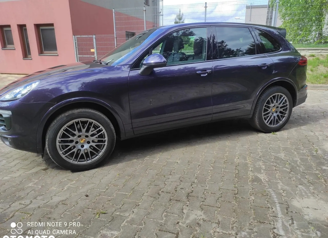 Porsche Cayenne cena 165000 przebieg: 88000, rok produkcji 2017 z Poznań małe 277